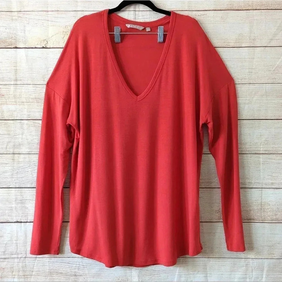 Athleta Size XL Cloudlight V Neck Tee Red Drop Shoulder Curved Hem Stretchy - Picture 11 of 11